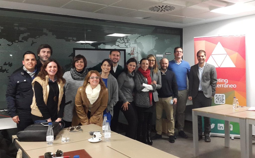 Socios profesionales del marketing de Alicante junto a Andrés de España (en el centro de la imagen).